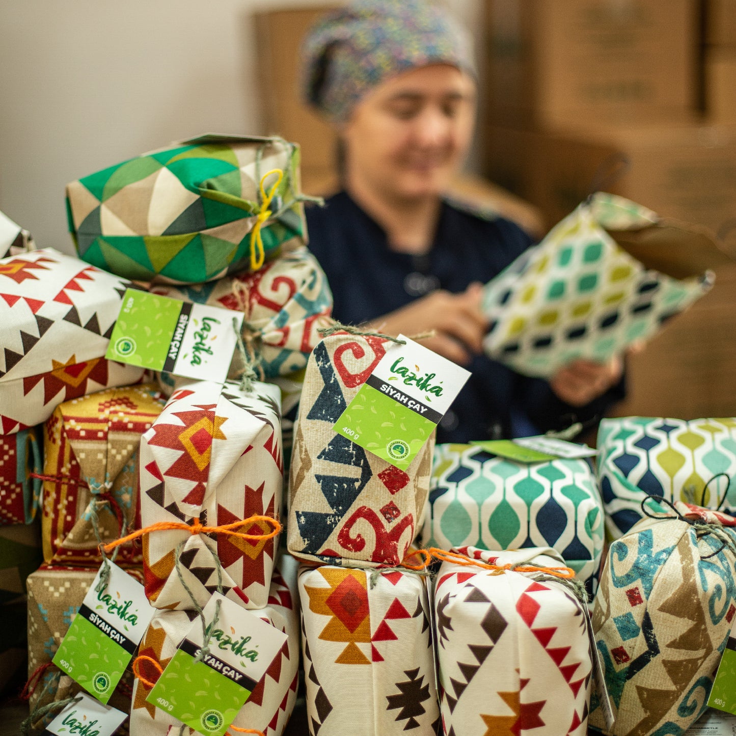 Desenli Bez Ambalaj Siyah Çay